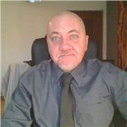 Soy un profesor de inglés y lingüista nativo cualificado por la CELTA. Actualmente estoy buscando algún trabajo adicional en línea